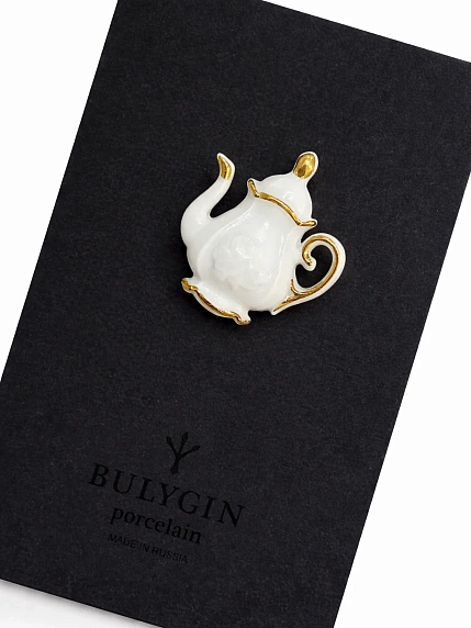 Брошь ручной работы Фарфор Булыгина «Кофейник», бело-золотистая, фото 1.