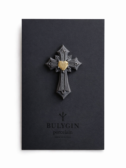 Брошь ручной работы Bulygin «Крест», фарфор, чёрно-золотистая, фото 1.