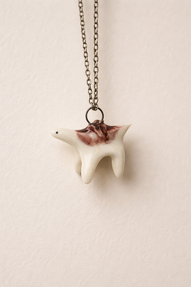 Подвеска ручной работы на цепочке «Динозаврик», фиолетовая, керамика, фото 1.