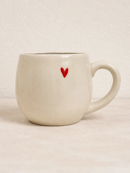 Кружка ручной работы НАДО ЖЕ с подвеской сердечком и росписью «Такса в берете», белая, керамика, 250 мл, фото 4.