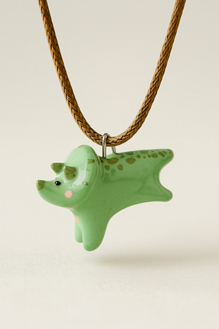 Подвеска ручной работы с динозавром «‎Трицератопс»‎, хаки, золотистый, керамика, фото 2.