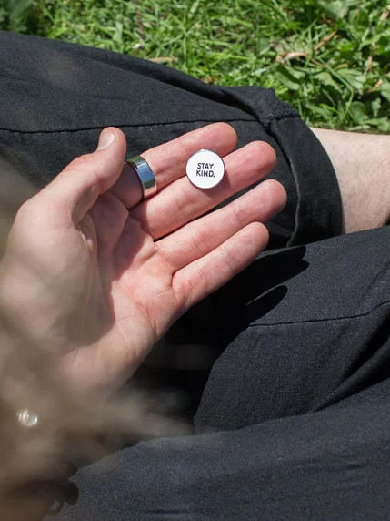 Металлический пин WAF WAF «Оставайся добрым», белый, фото 5.