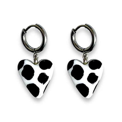 Серьги-конго Радость Рядом Сердечки с принтом, полимерная глина, чёрно-белые, фото 1.