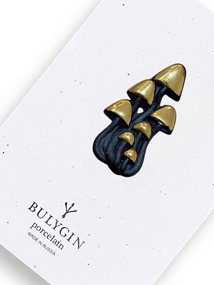 Брошь ручной работы Bulygin «Грибы», фарфор, чёрно-золотистая, фото 4.