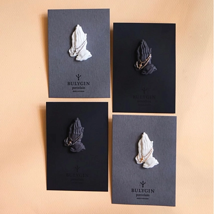 Брошь ручной работы Фарфор Булыгина «Молитва», чёрно-золотистая, фото 3.