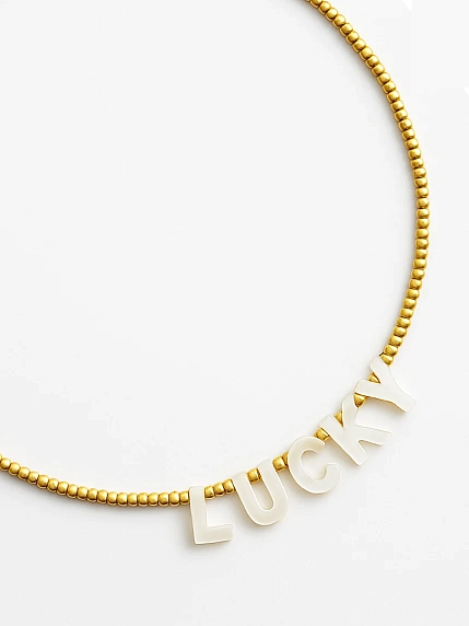 Чокер ручной работы DARI DARI с надписью перламутровыми бусинами «Lucky», бисер, золотистый, фото 1.
