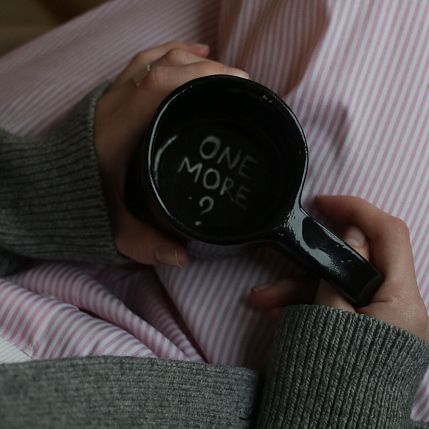 Кружка ручной работы с надписью «Good f***ing morning», чёрная, керамика, 170 мл, фото 7.