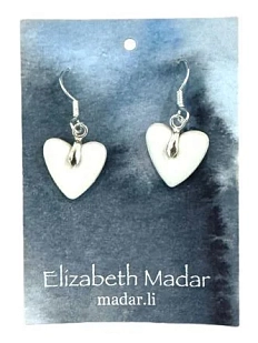 Серьги Elizabeth Madar в форме сердечек с серебряной фурнитурой, керамика, белые