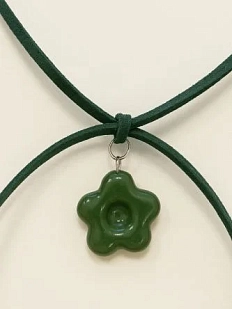 Чокер ручной работы Ловетанн керамика «Зеленый цветок» на зеленом шнурке, полуфарфор