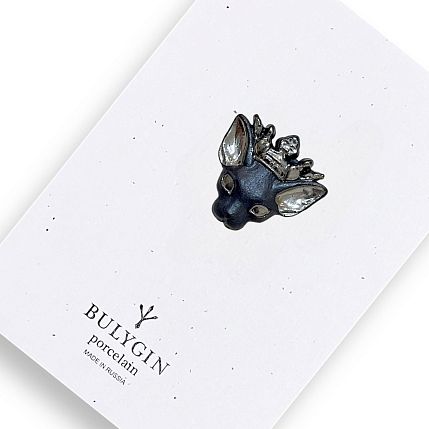 Брошь ручной работы Bulygin «Королева кошек», фарфор, чёрно-серебристая, фото 1.
