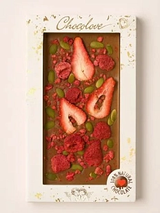 Шоколад молочный с клубникой, малиной и тыквенными семечками