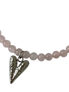 Чокер ручной работы из розового кварца с подвеской-сердечком