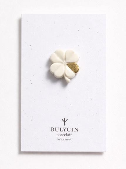 Брошь ручной работы Фарфор Булыгина «Клевер», бело-золотистая, фото 2.