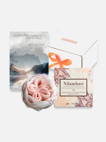 Подарочный набор со свечой ручной работы, шоколадом и авторской открыткой №2, фото 1.