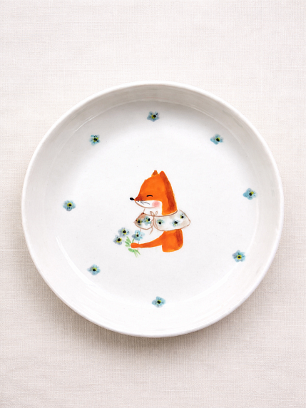 Тарелка ручной работы с бортиком Лисёнок с голубыми цветочками, белая, фарфор, 16 см, фото 1.