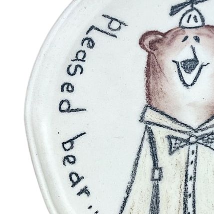 Тарелка ручной работы «Pleased bear в комбинезоне», керамика, 15 см, фото 3.