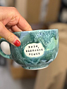 Кружка ручной работы Тата вытворяет/NF ceramics «Живи сохраняя po**y», бирюзовая, керамика, 600 мл, превью фото 1