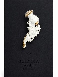 Брошь ручной работы Фарфор Булыгина «Чертополох», бело-золотистая