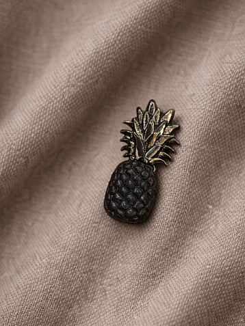 Брошь ручной работы Фарфор Булыгина «Ананас», чёрно-серебристая, фото 2.