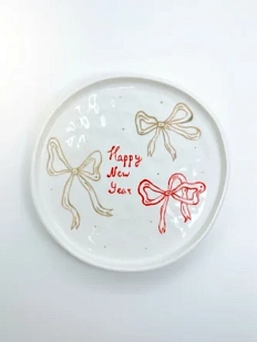 Тарелка ручной работы ММ керамика на Новый год с бантиками «Happy New Year», 23 см
