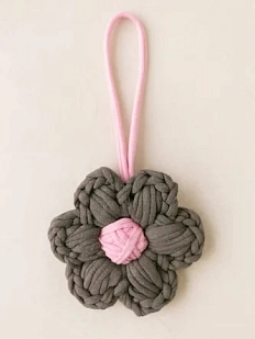 Вязаный обвес «Цветок», тёмно-серый, 10 см