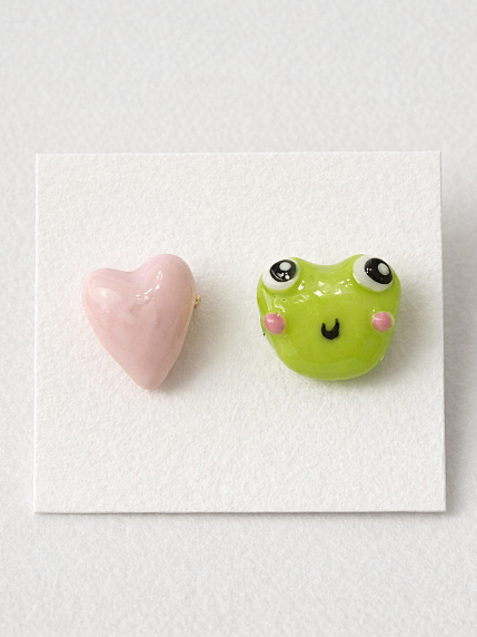 Серёжки-гвоздики Радость Рядом «Лягушка и сердце», полимерная глина, фото 2.