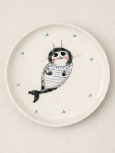 Тарелка ручной работы Ким керамика с бортиком Тюлень, белая, фарфор, 14 см
