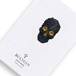 Брошь ручной работы Bulygin «Череп» малая, чёрная с золотом, фарфор