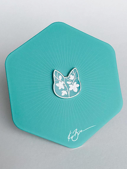 Значок «Силуэт котика с цветами», бирюзовый, фото 1.