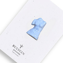 Брошь ручной работы Bulygin «Античный торс», голубая, фарфор