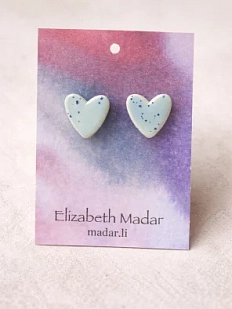 Серёжки-гвоздики ручной работы Elizabeth Madar Сердечки, голубые с синими точками, керамика