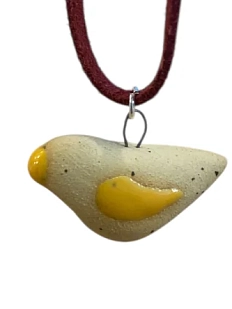 Чокер ручной работы Ceramission «Птичка» на замшевом шнурке, жёлто-бордовый, керамика