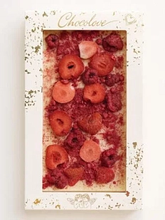 Шоколад белый с клубникой и малиной, без сахара