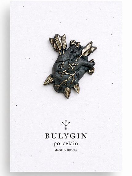 Брошь ручной работы Bulygin «Разбитое сердце», фарфор, чёрно-серебристая, фото 1.