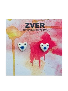 Серёжки-гвоздики ручной работы Звер «Белые сердечки с синим цветочком», керамика