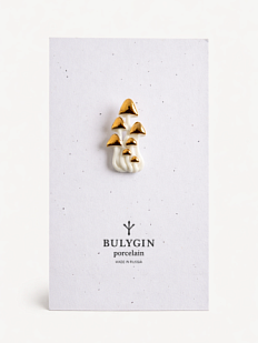 Брошь ручной работы Bulygin «Грибы», фарфор, бело-золотистая