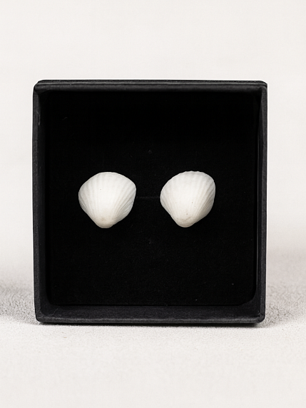 Сережки-гвоздики «Круглые ракушки», белые, фарфор, фото 1.