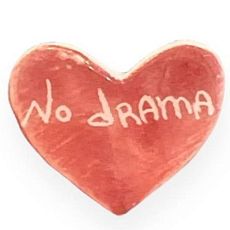 Брошь ручной работы сердечко No drama, розовая, керамика