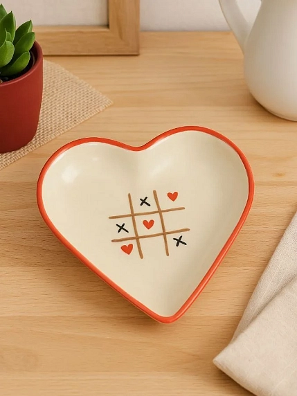Тарелка ручной работы Ceramission в форме сердечка «Крестики / сердечки», керамика, 14см, фото 3.