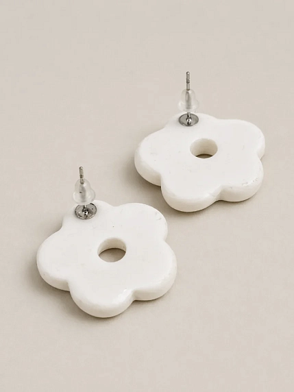 Серёжки-гвоздики Радость Рядом «Цветочки», полимерная глина, белые, фото 3.