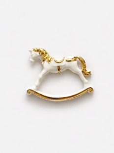 Брошь ручной работы Bulygin «Лошадка», фарфор, бело-золотистая
