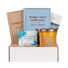 Подарочный набор с книгами «Смерть на Ниле», «Вокруг света за 80 дней» и сладостями