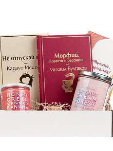 Подарочный набор с книгами «Морфий», «Не отпускай меня» и сладостями