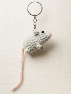 Вязаный брелок «Крыса», серый
