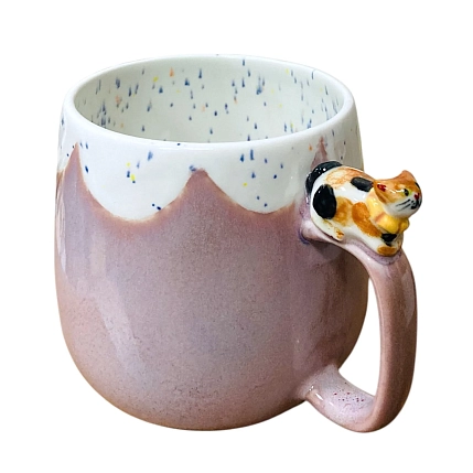 Кружка ручной работы Маковка капля с фигуркой на ручке «Котик», сиреневая, 350 мл, фото 2.