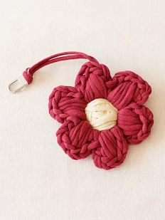 Вязаный обвес «Цветок», бордовый, 10 см