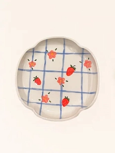 Тарелка ручной работы Домик на дереве «Клетка с клубникой и цветочками», керамика, 15 см
