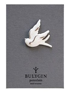 Брошь ручной работы Bulygin «Ласточка», бело-серебристая, фарфор