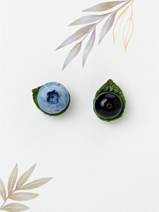 Серьги-гвоздики «Голубика и Чёрная смородина с листочком», полимерная глина