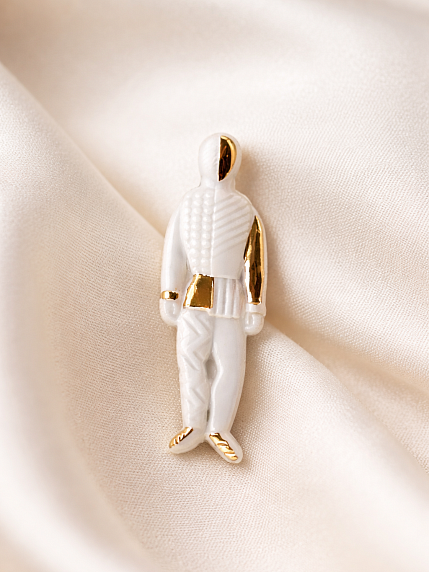 Брошь ручной работы Bulygin «Малевич», фарфор, бело-золотистая, фото 3.